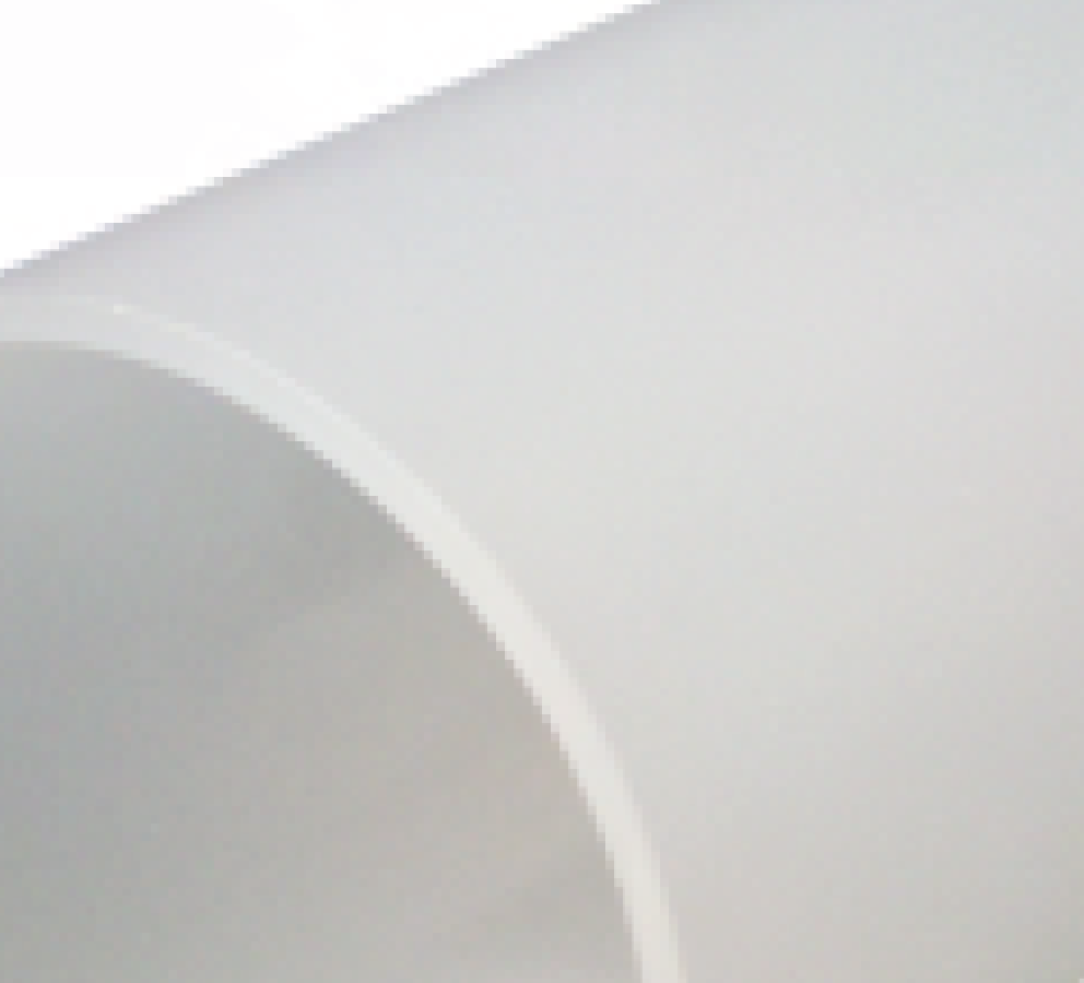 Détail de la surface satinée du tube PMMA