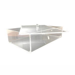 Boîte vide en plexiglas transparent avec couvercle entrouvert, dimensions 350x250x150mm