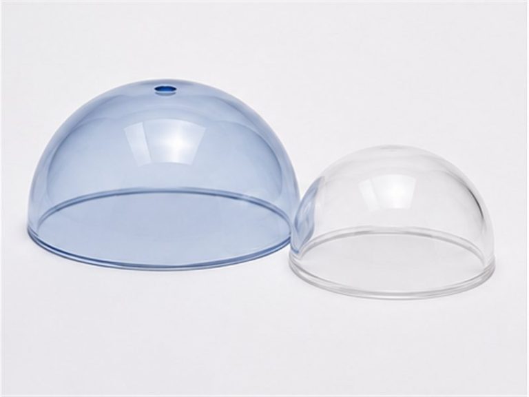 Deux domes demi-spheres creux en plexiglas, bleu et transparent