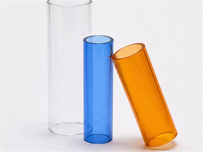 Tubes en plexiglas transparent, bleu et orange, de diametres differents