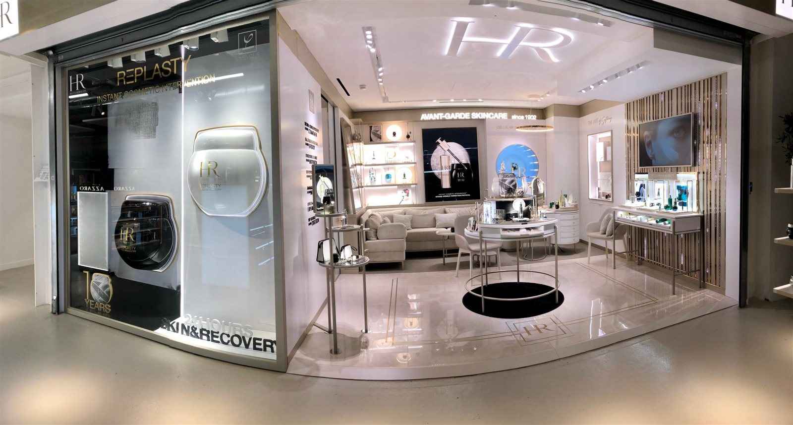 Habillage de façade commerciale avec caisson lumineux sur mesure