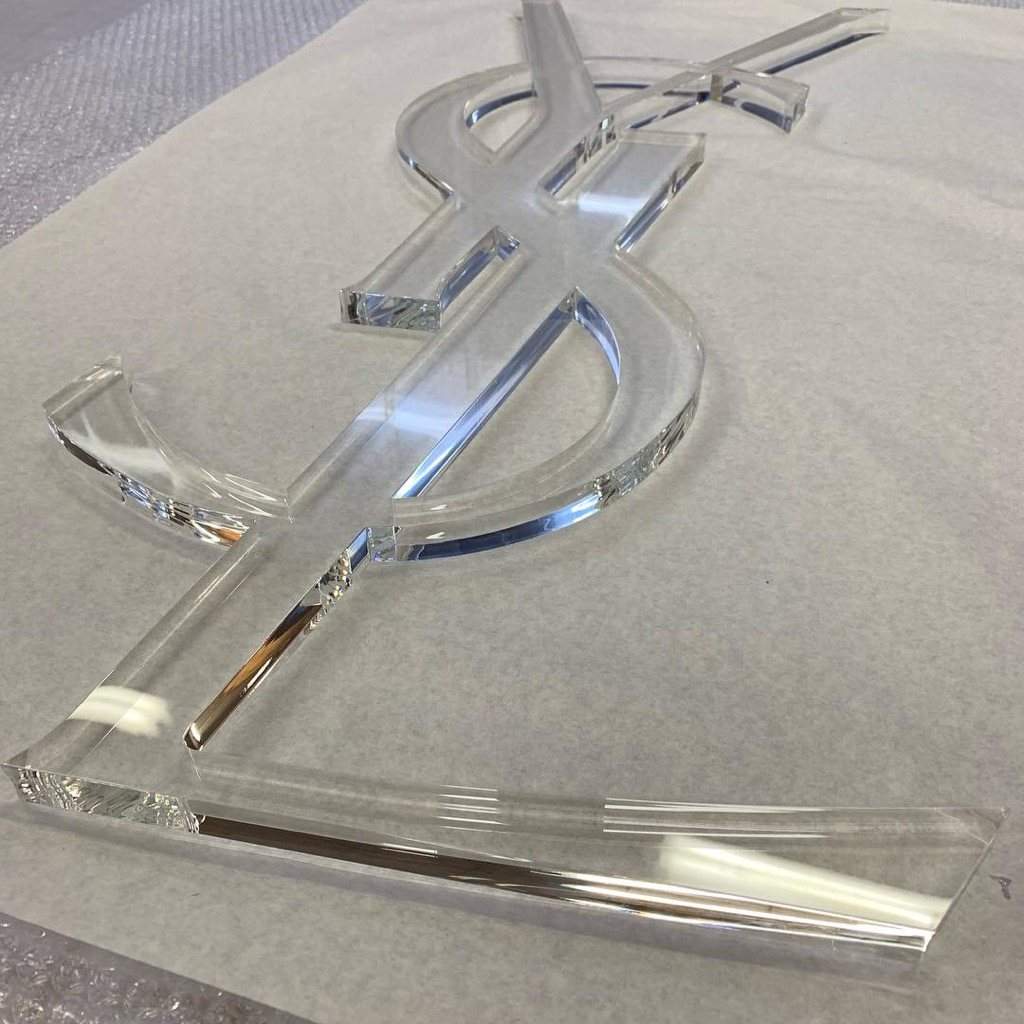 Logo découpé laser en Plexiglas transparent pour enseigne