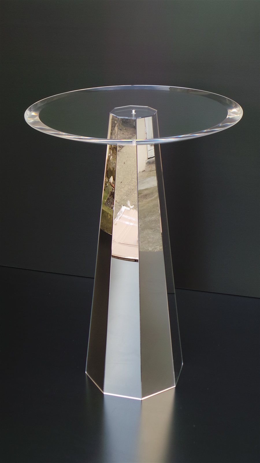 Table design pied octogonal en Plexiglas miroir